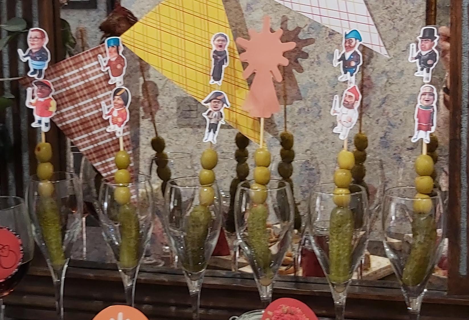 cabezudos en el pilar
